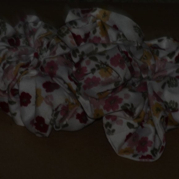 Spring Collection Scrunchies - Picture 9 of 12
